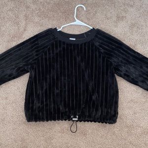Black fluffy long sleeve crop top